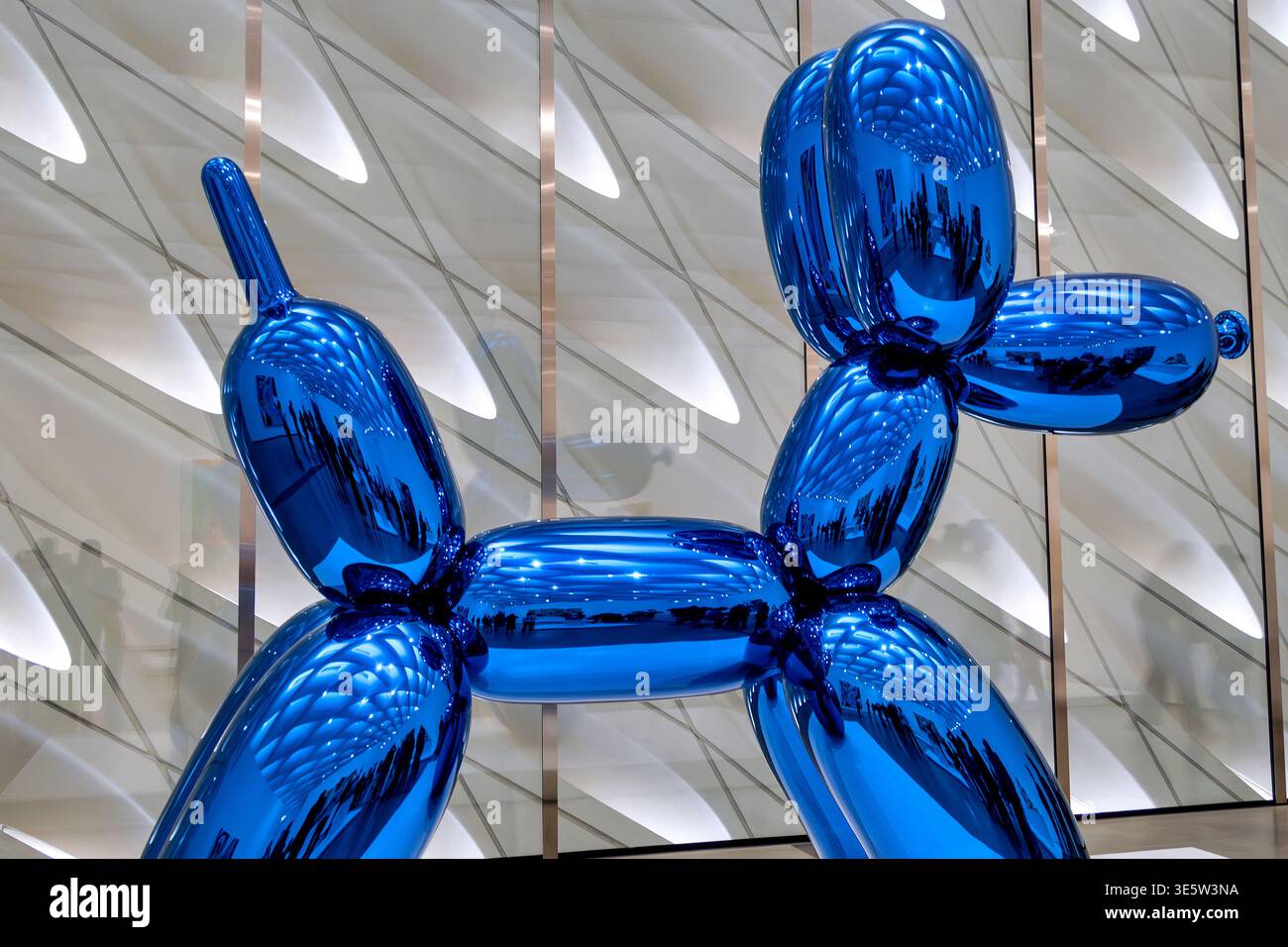 Jeff Koons cane palloncino blu.Nessuna liberazione di proprietà ottenuta. Solo per uso editoriale; non per layout commerciali o promozionali. Foto Stock
