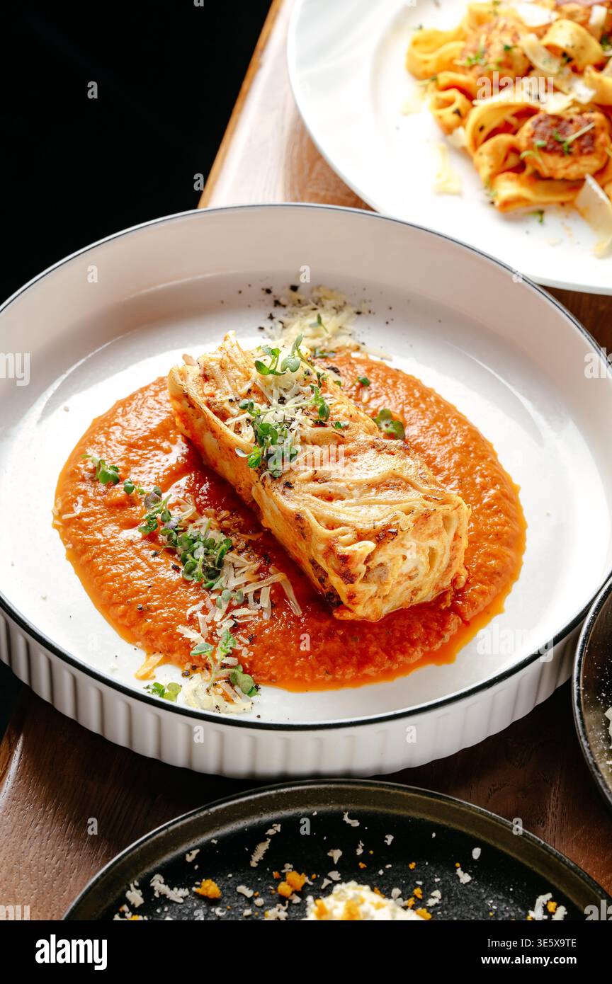 lasagne con salsa e carne Foto Stock