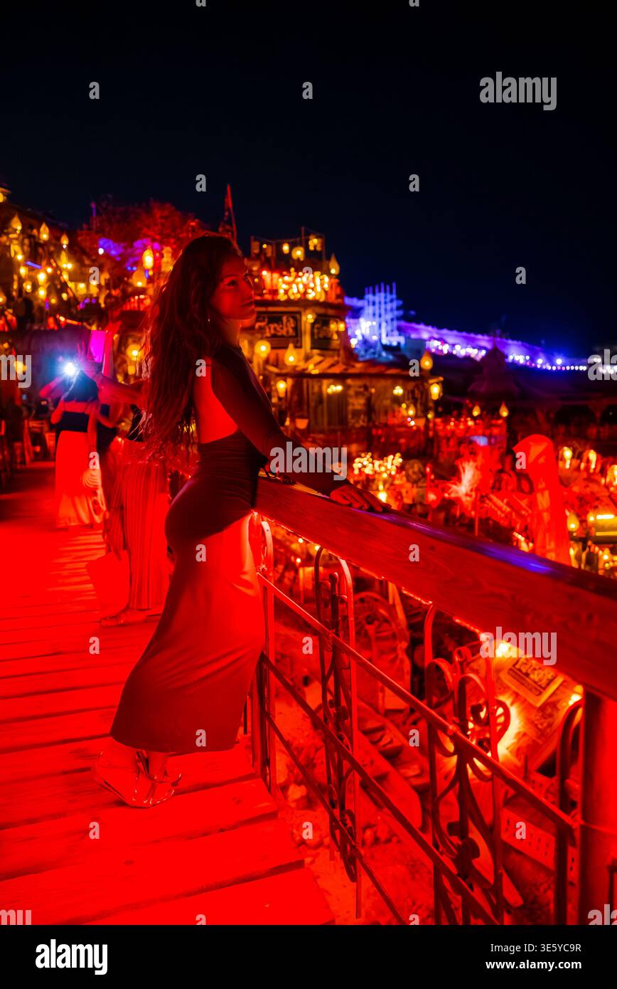 Scena notturna del Farsha Mountain Lounge a Sharm El Sheikh, Egitto Foto Stock