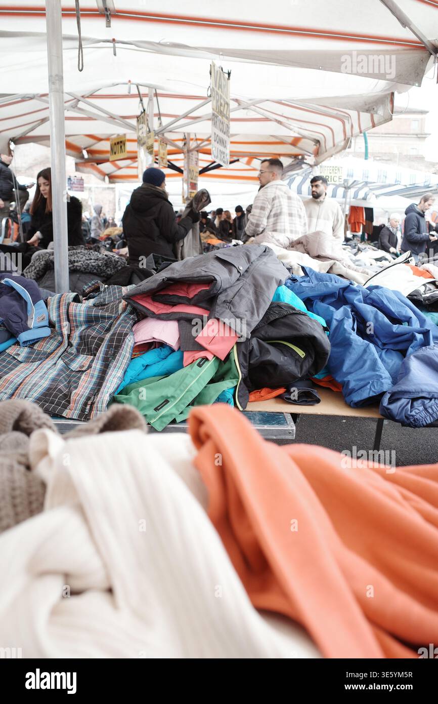 Roma, Italia. 18 gennaio 2026. Porta Portese, il più grande mercato delle pulci all'aperto di Roma. Situato nel quartiere di Trastevere. Foto Stock