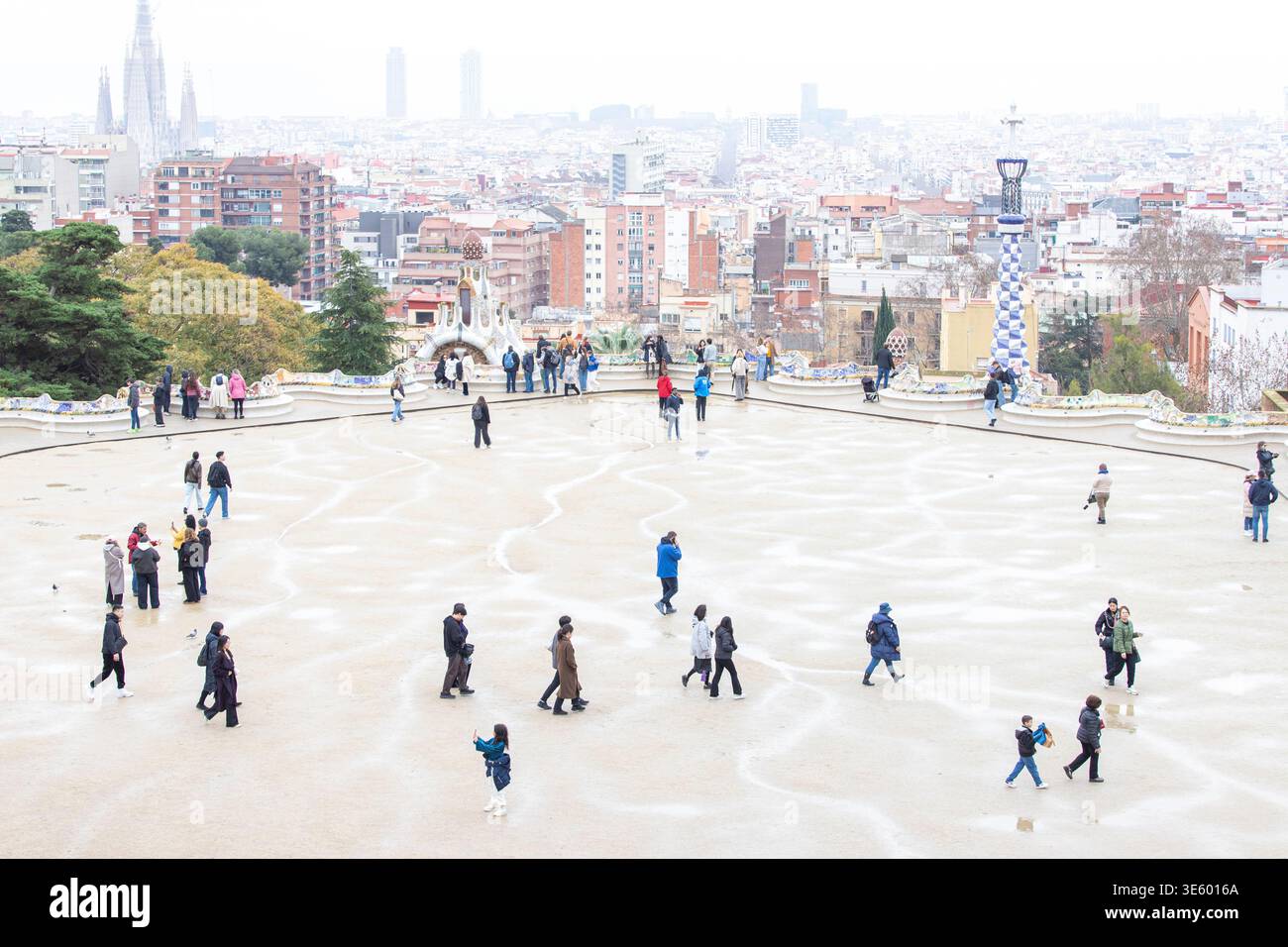 Barcellona, Spagna. Park Güell, progettato da Antoni Gaudí, sito del patrimonio mondiale UNESCO e una delle attrazioni turistiche più famose di Barcellona. Foto Stock
