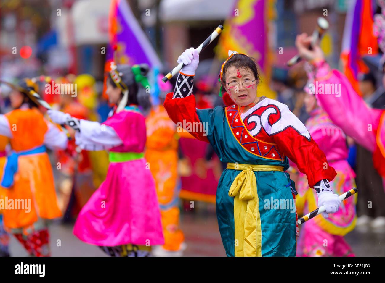 Yingge Dance Group, Chinese Lunar New Year Parade, Chinatown, Vancouver, British Columbia, Canada Foto Stock