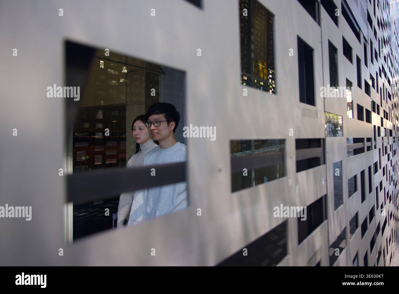 Sydney aprile 2026 - ritratti di persone bellissime attraverso Surry Hills, Sydney University, Harbour Bridge, stazione centrale e mercato del pesce. Foto Stock