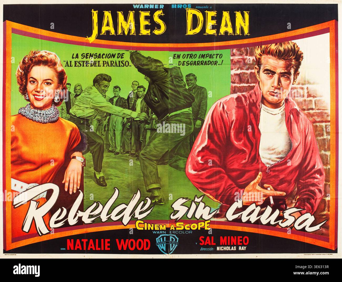 Questo poster cinematografico argentino vintage del 1955 per "Rebel Without a cause" presenta le iconiche star di Hollywood James Dean e Natalie Wood. La vibrante opera d'arte promuove il classico film della Warner Bros., mettendo in risalto l'intenso dramma e la ribellione giovanile che ritrae, con la regia di Nicholas Ray. Foto Stock