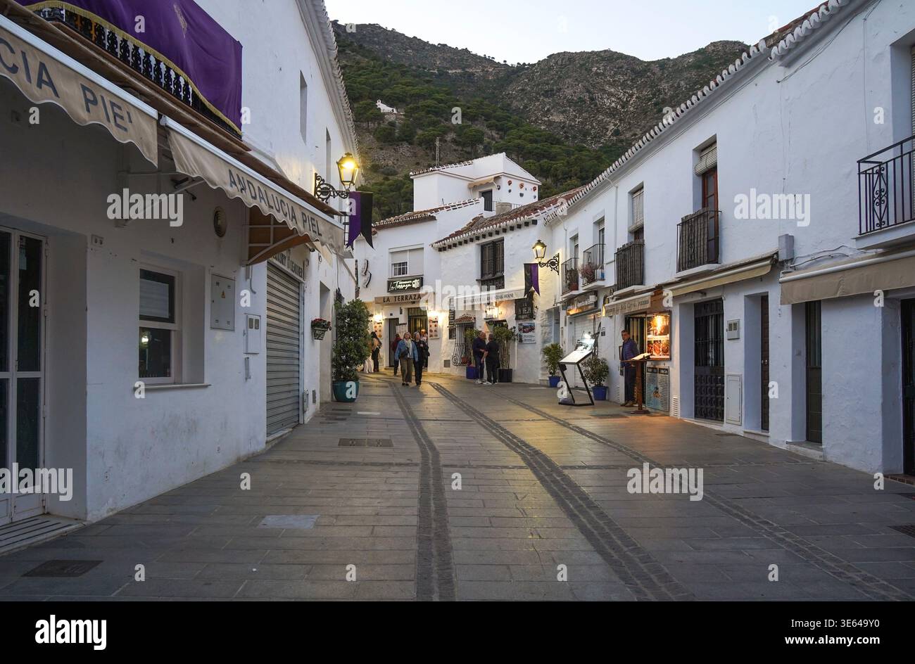 Mijas Spagna. Vista sulla strada, villaggio spagnolo di Mijas, Spagna meridionale, Andalusia. Foto Stock