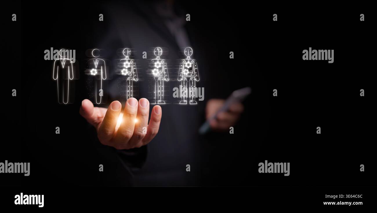 Rivoluzione dell'intelligenza artificiale aziendale e concetto di lavoro automatizzato. Un uomo d'affari ha un'immagine dell'uomo che si trasforma in robot. Sostituzione del lavoro, trasformazione della forza lavoro Foto Stock