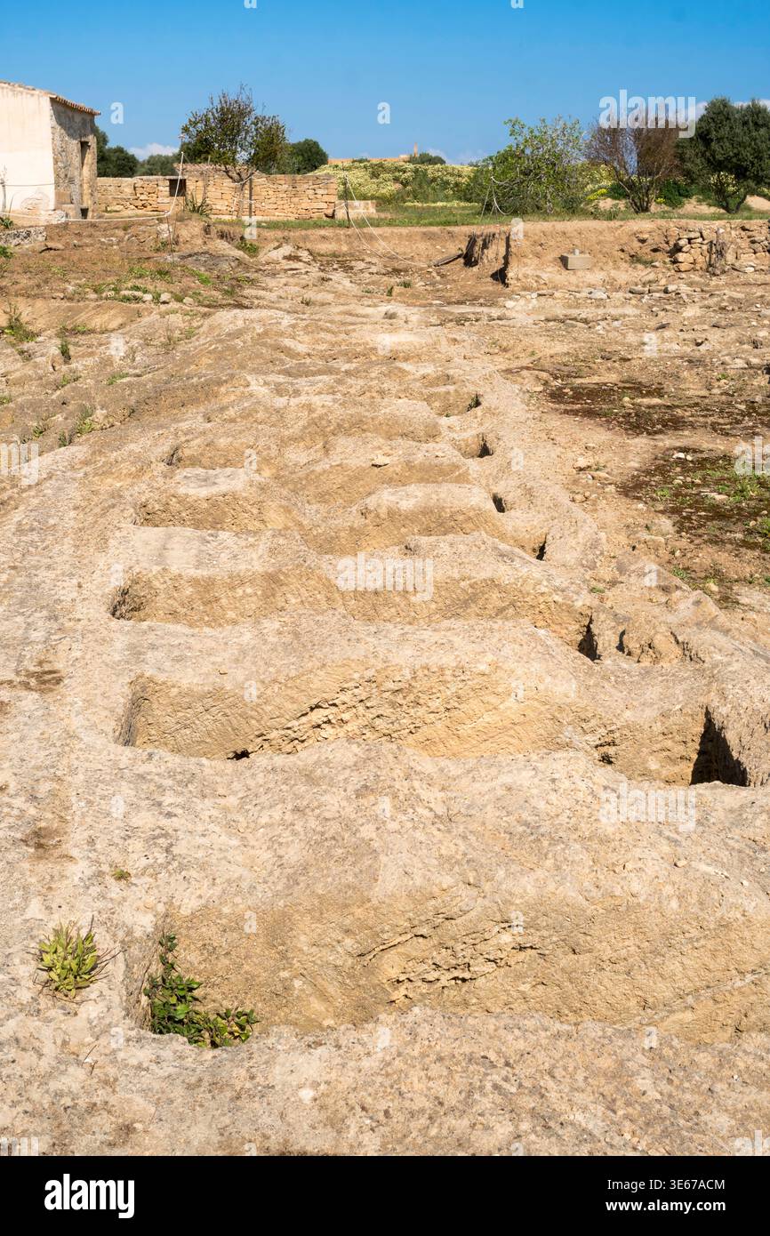 La necropoli del sito archeologico romano di Pollentia a Maiorca Foto Stock