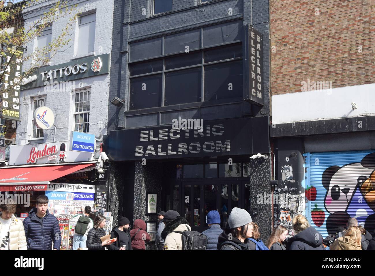 Londra, Regno Unito. 5 aprile 2026. Vista esterna diurna della sala da ballo elettrica, locale con musica dal vivo e nightclub di Camden. Credito: Vuk Valcic/Alamy Foto Stock