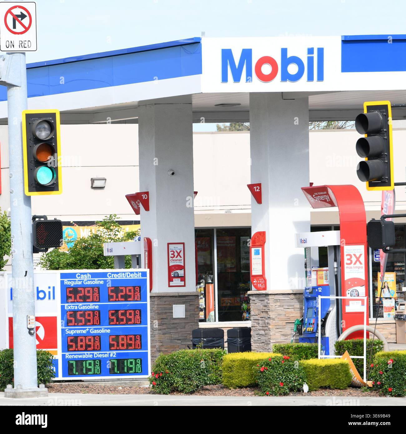 Prezzo del gas della California alla Pump a causa della guerra in Iran Foto Stock