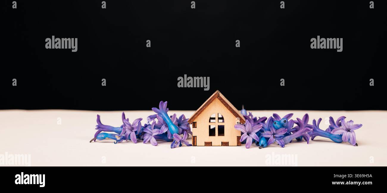 Illustrazione della casa floreale Petite ideale per le intestazioni dei siti Web e gli utilizzi del branding promozionale Foto Stock