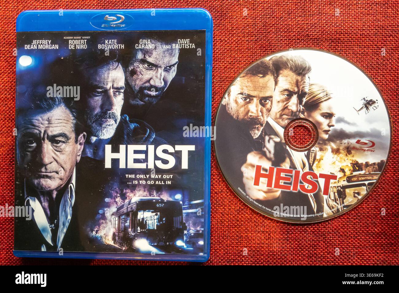 Blu ray del thriller d'azione Heist del 2015 (originariamente intitolato Bus 657), con un cast di Robert De Niro e Jeffrey Dean Morgan Foto Stock