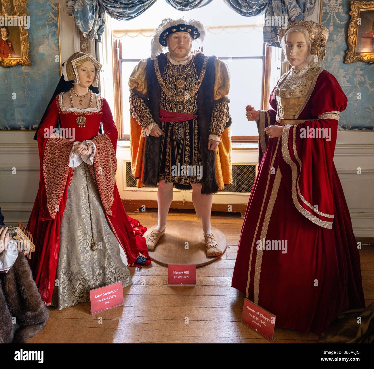 Warwick, Regno Unito - 12 aprile 24: Mostra collettiva di Enrico VIII con regine Tudor in una mostra storica del castello di Warwick. Foto Stock
