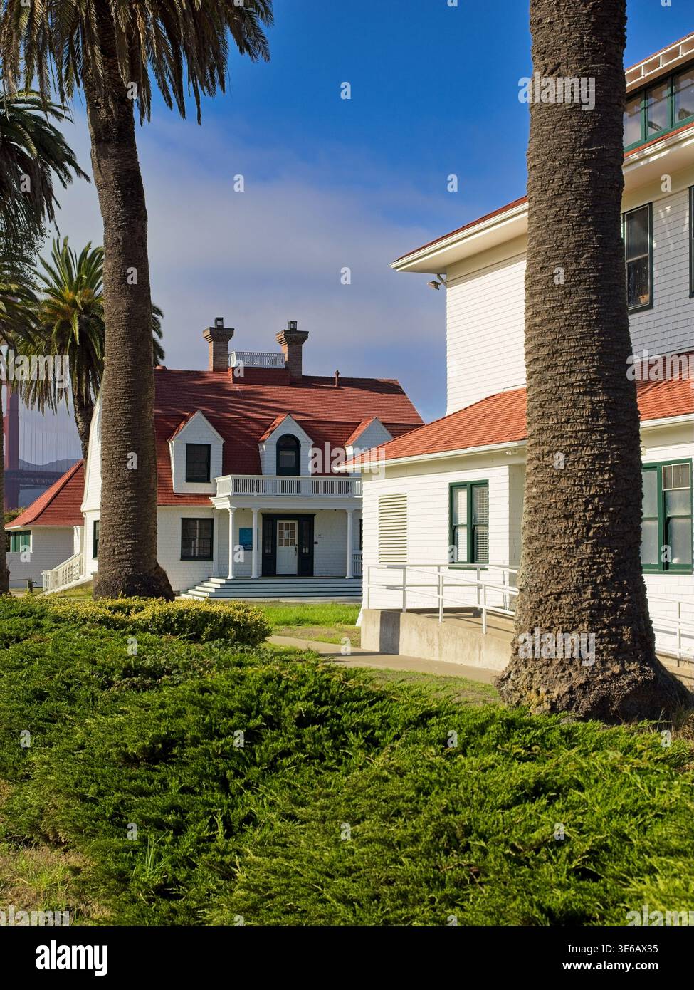 Greater Farallones National Marine Sanctuaries Visitor Center presso la stazione della guardia costiera di Fort Point a Presidio - San Francisco, California, ottobre 2025 Foto Stock