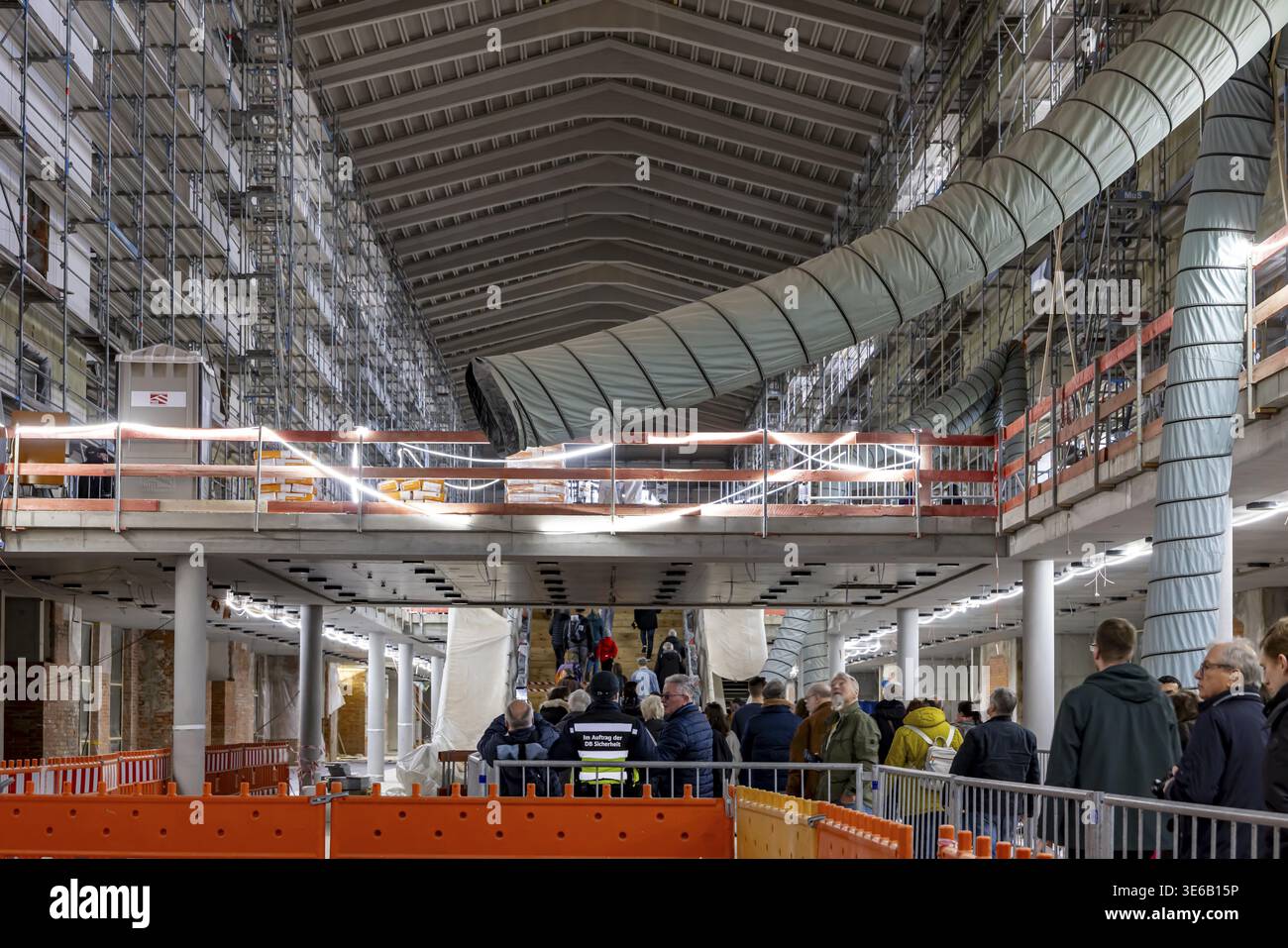 Aperto nei giorni di costruzione presso la nuova stazione ferroviaria centrale. Per tre giorni, i visitatori possono scoprire il progetto da 21 miliardi di dollari di Stoccarda. Vista del Foto Stock