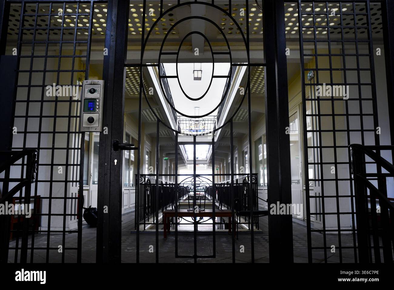 Edificio del Palais du Commerce situato al 105 Rue du Faubourg du Temple nel 10° arrondissement di Parigi - Francia Foto Stock