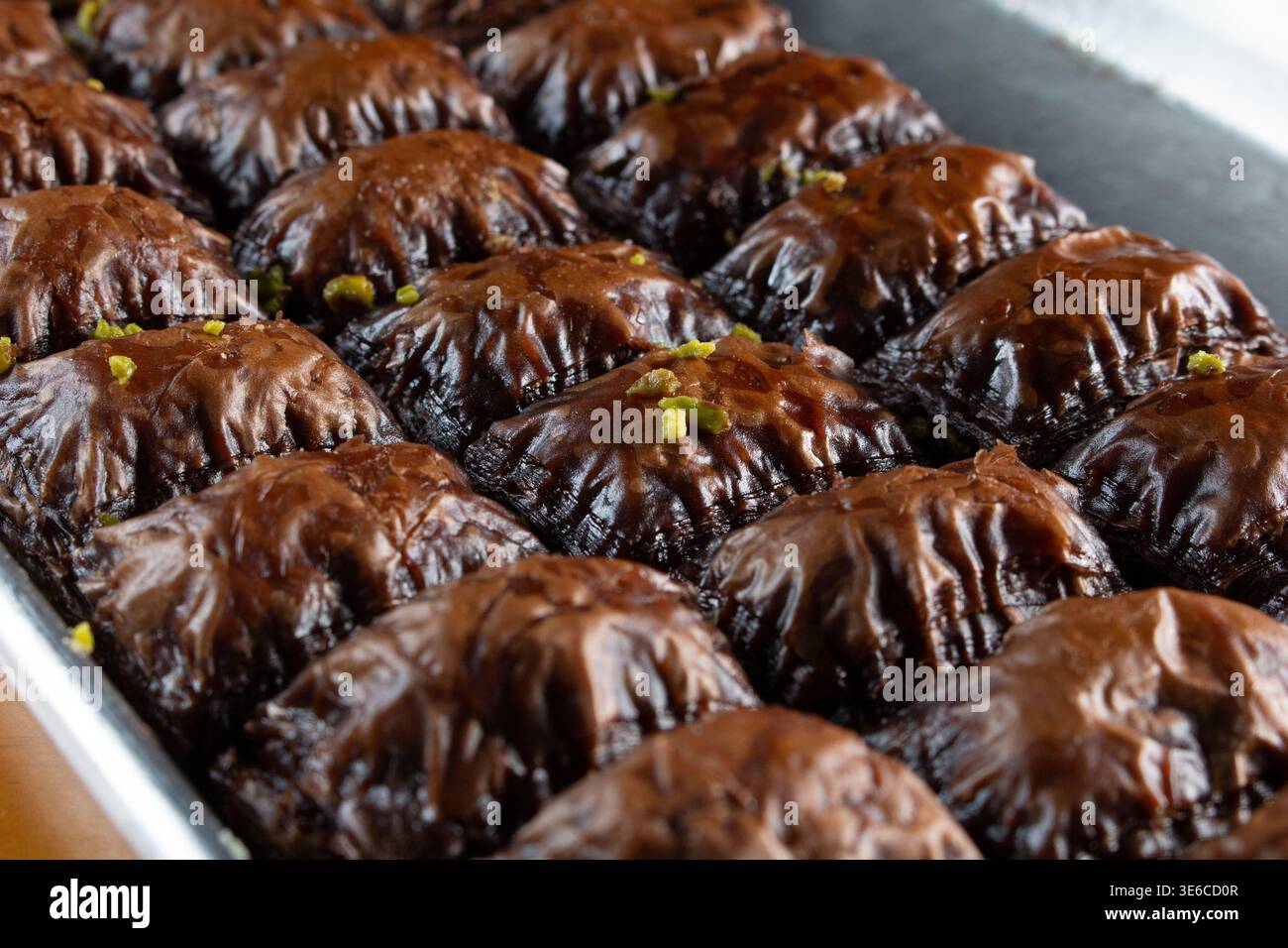 Vista di una lastra di cioccolato baghlava. Foto Stock