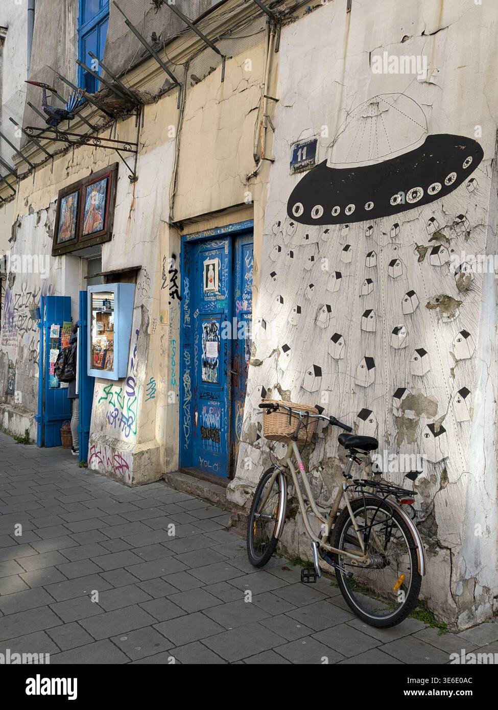 Via Józefa, quartiere Kazimierz. Kraków, Polonia. - Immagine stock catturata con smartphone