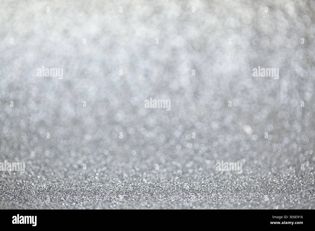 Sfondo texture argento scintillante elegante. Superficie metallica sofisticata con dettagli fini luccicanti. Texture metallica lucida premium con motivi intricati Foto Stock