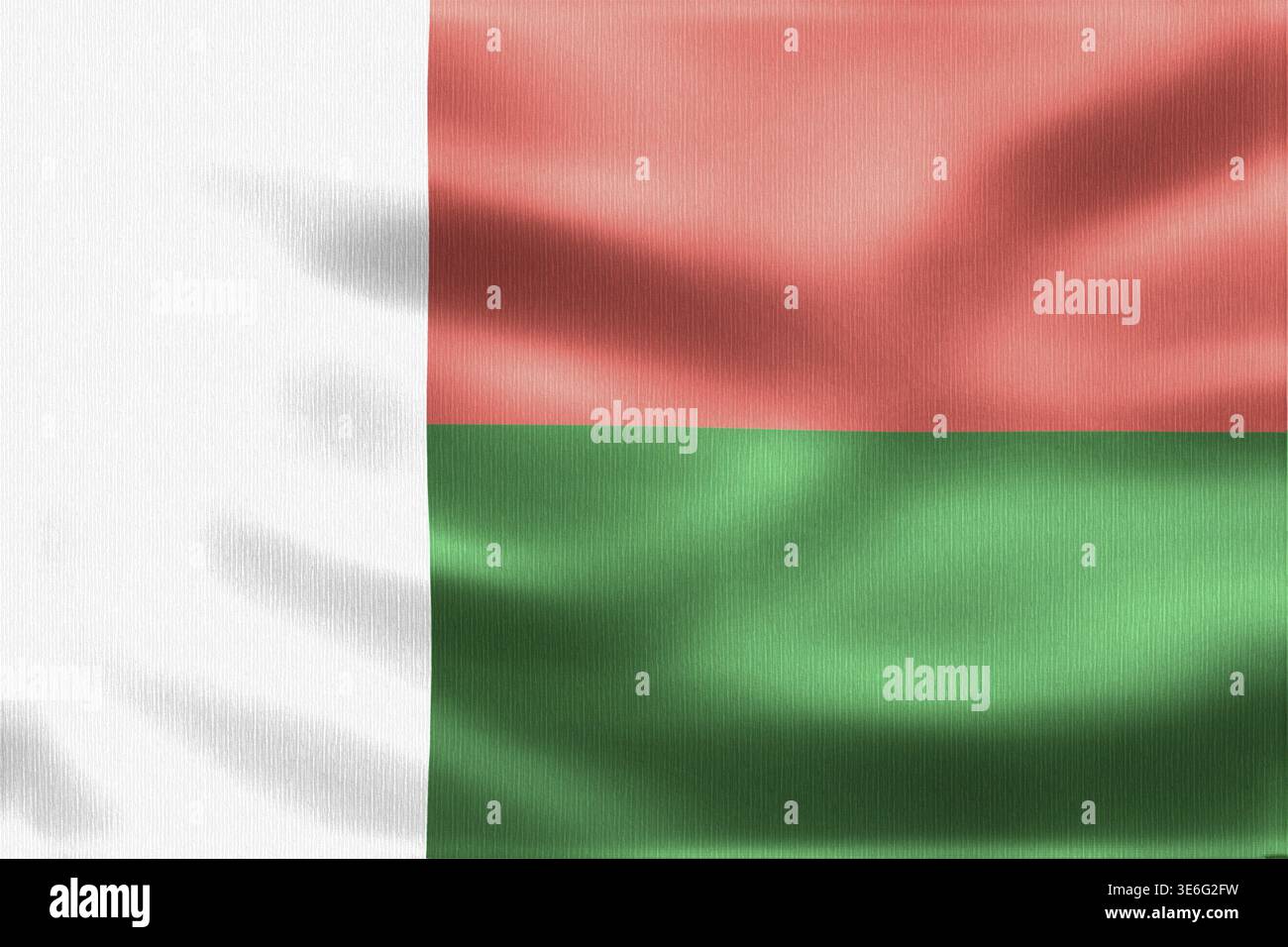 Bandiera del Madagascar che sventola con grazia al vento, sfoggia colori vivaci e precise proporzioni ufficiali, a simboleggiare l'orgoglio nazionale Foto Stock