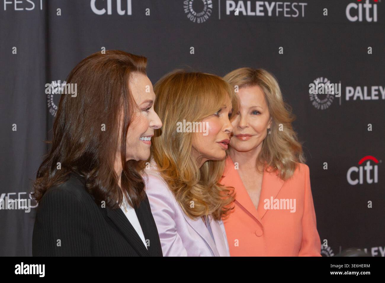 Hollywood, CA, USA, 6 aprile 2026 Kate Jackson, Jaclyn Smith e Cheryl Ladd arrivano al 50th Anniversary Celebration per 'Charlie's Angels' durante il PaleyFest LA 2026 al Dolby Theatre di Hollywood, California, il 6 aprile 2026. Crediti: Carla Van Wagoner/Alamy Live News Foto Stock