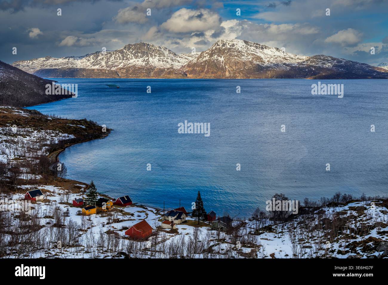 Vista panoramica del fiordo di Kaldfjorden, Tromso, Troms, Norvegia Foto Stock