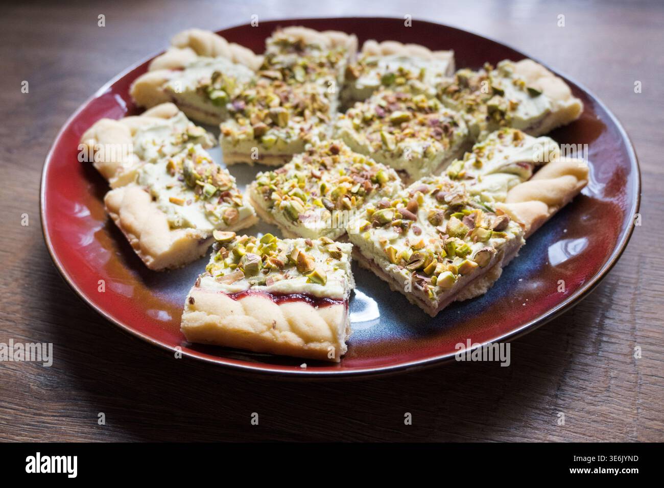 Pasta frolla con crema al pistacchio. Foto Stock