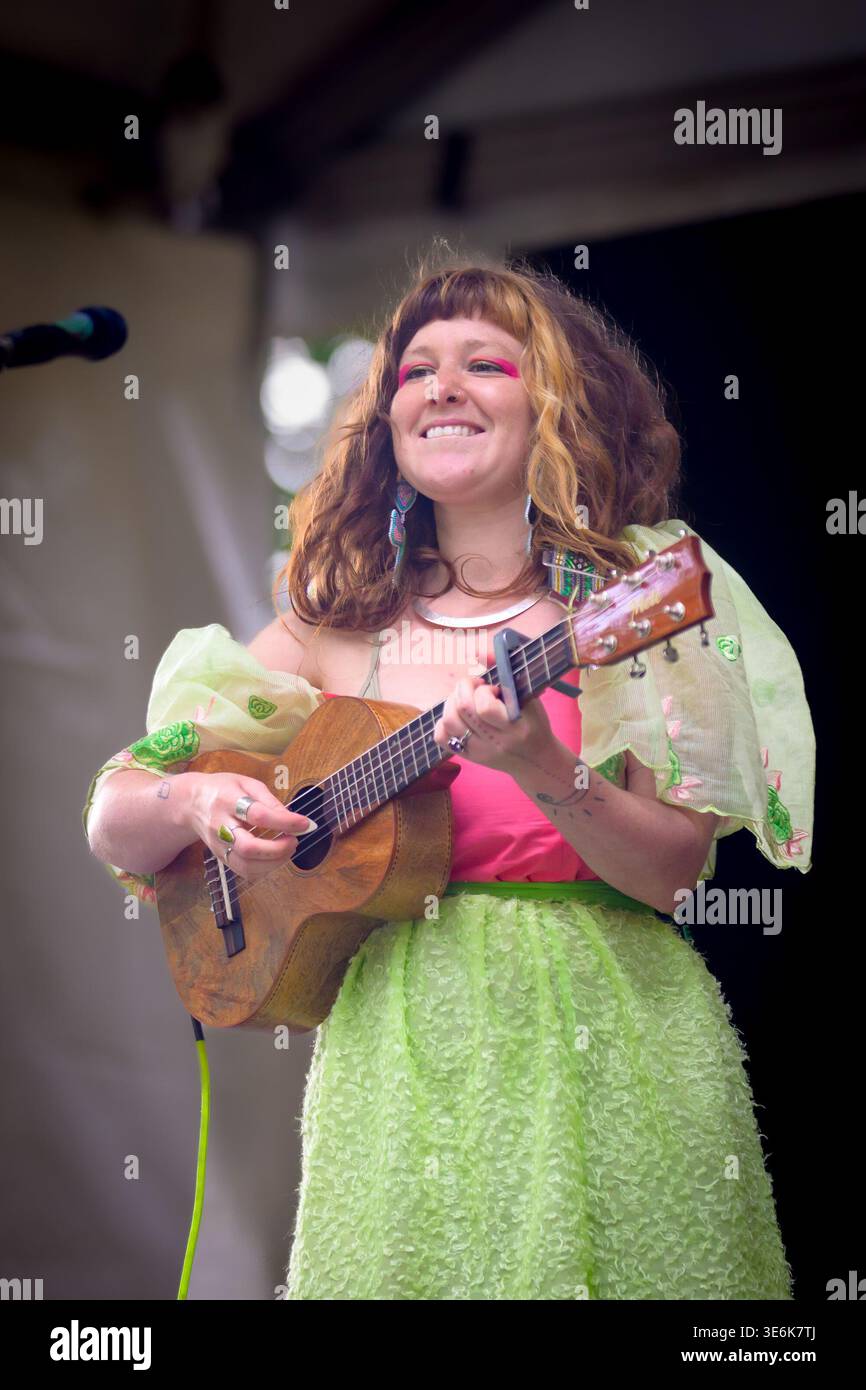 Vibrant, Odanak First-Nation, cantante, Mimi o'Bansawin, Vancouver Folk Music Festival, Vancouver, British Columbia, Canada Foto Stock