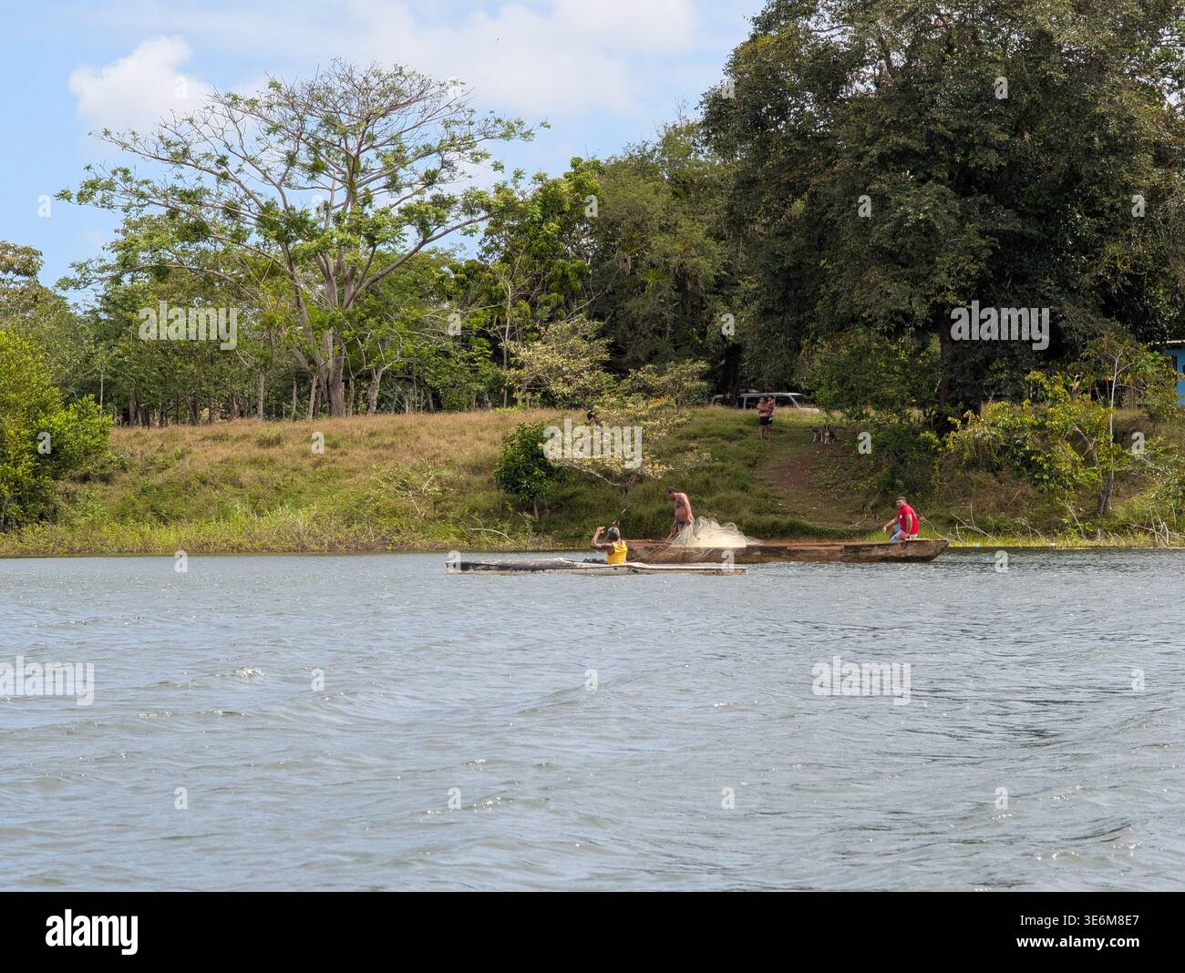 Barca da pesca sul lago Gatun, parte del Canale di Panama Foto Stock