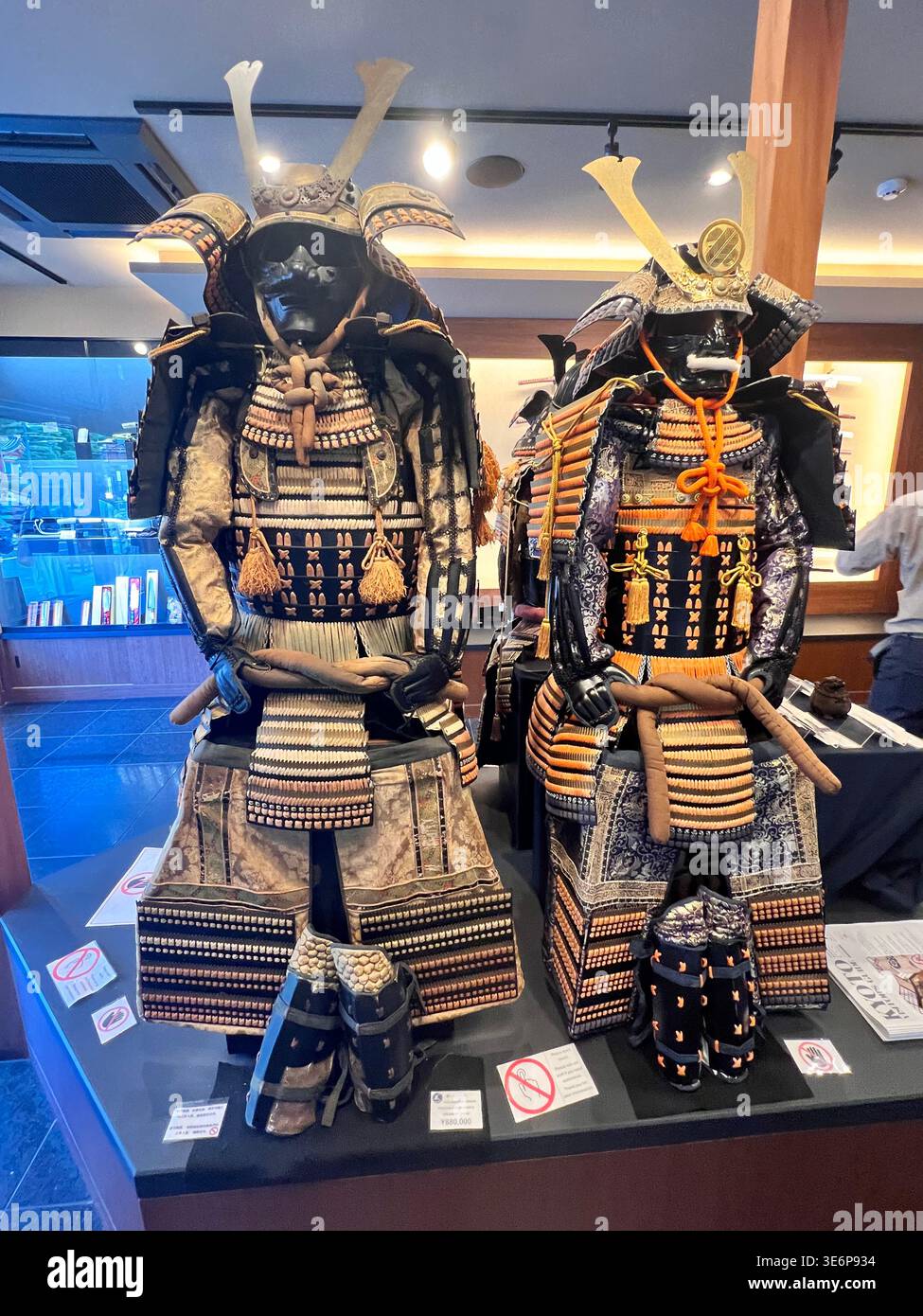 L'armatura samurai espone all'interno di una mostra all'interno di Kyoto, Giappone. Foto Stock