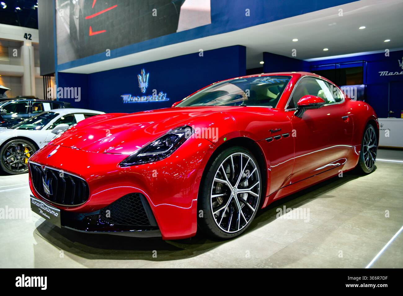 Tailandia-26 marzo 2026: La nuova Maserati GranTurismo Modena di lusso rossa presentata al Salone Internazionale dell'automobile di Bangkok 47, presso IMPACT Chal Foto Stock