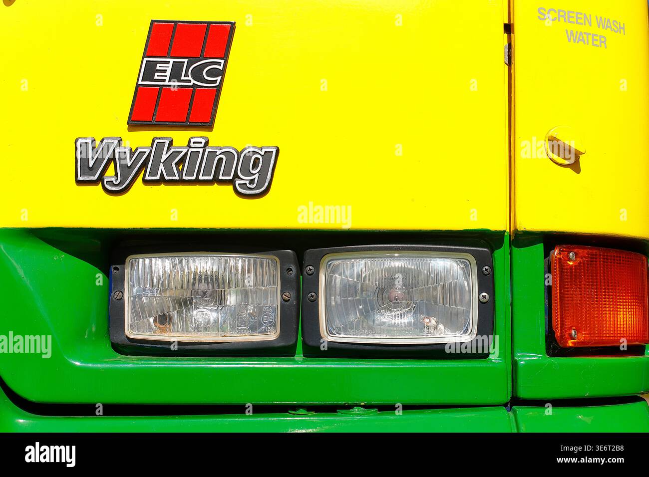 Un primo piano della parte anteriore di un autobus a due piani Volvo Low Floor in mostra al Trolleybus Museum di Sandtoft Foto Stock