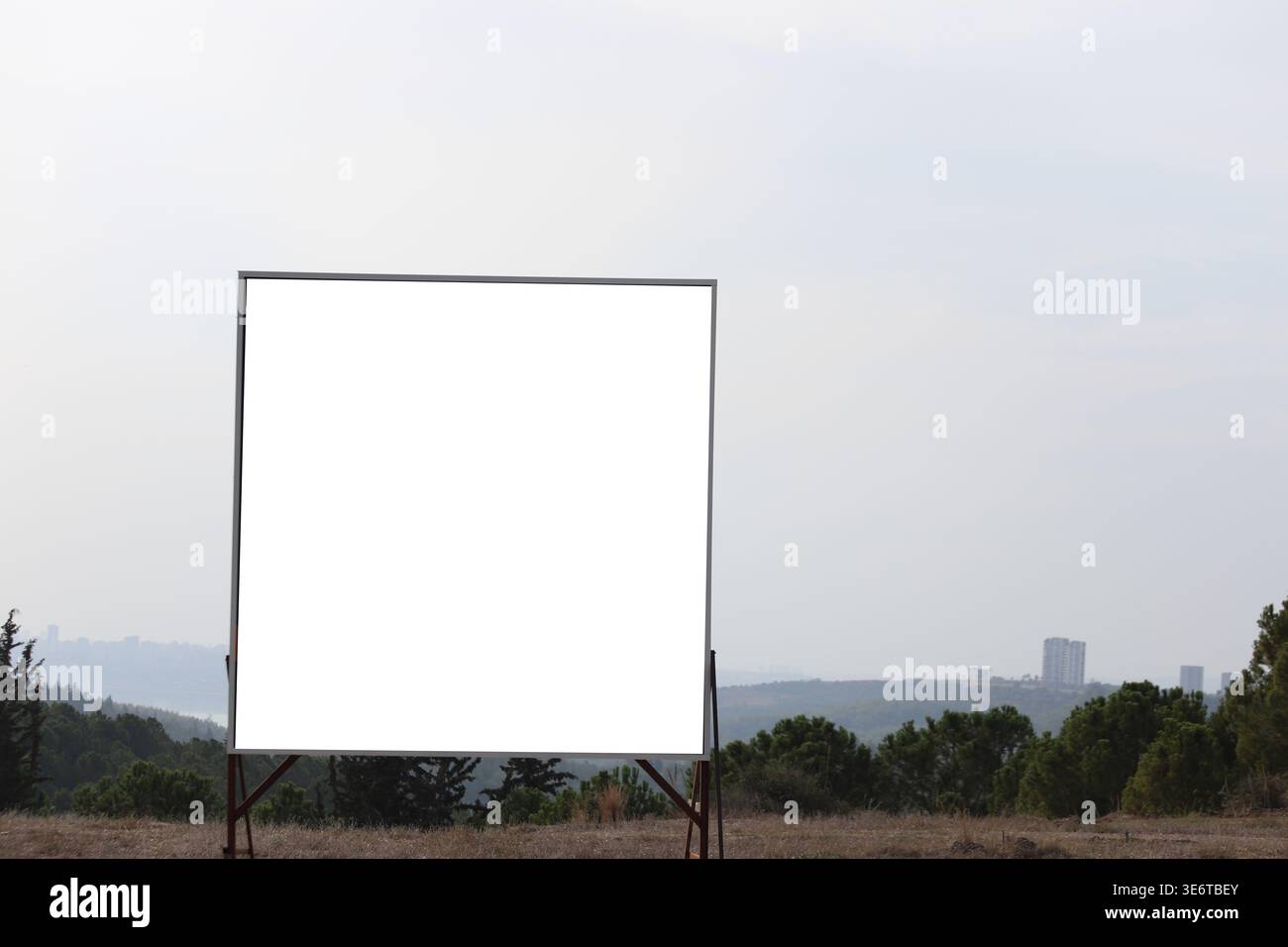 cartellone bianco sul lato della strada Foto Stock