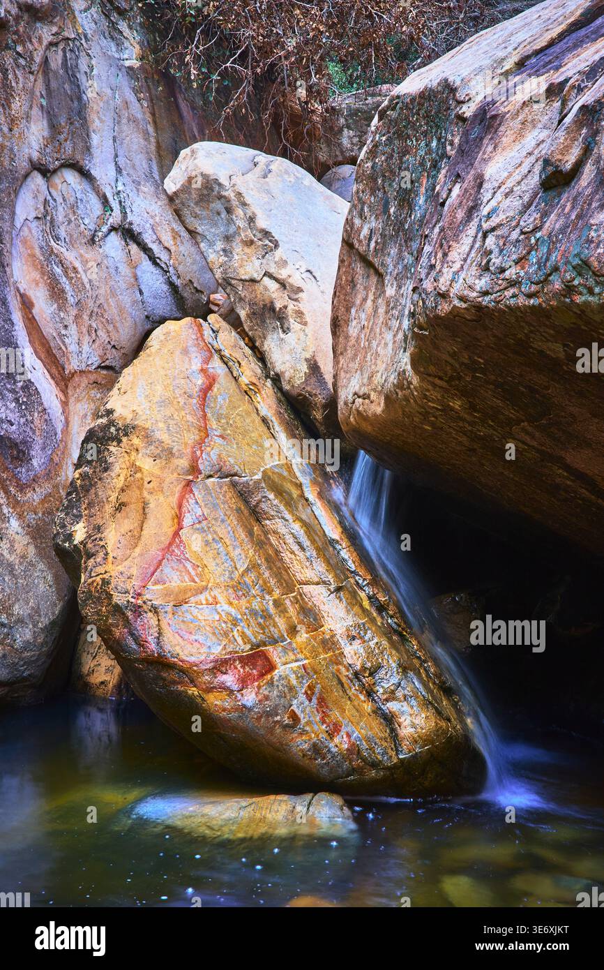 Cascata invernale e rocce colorate nell'Ice Box Canyon Red Rock Canyon Nevada Foto Stock