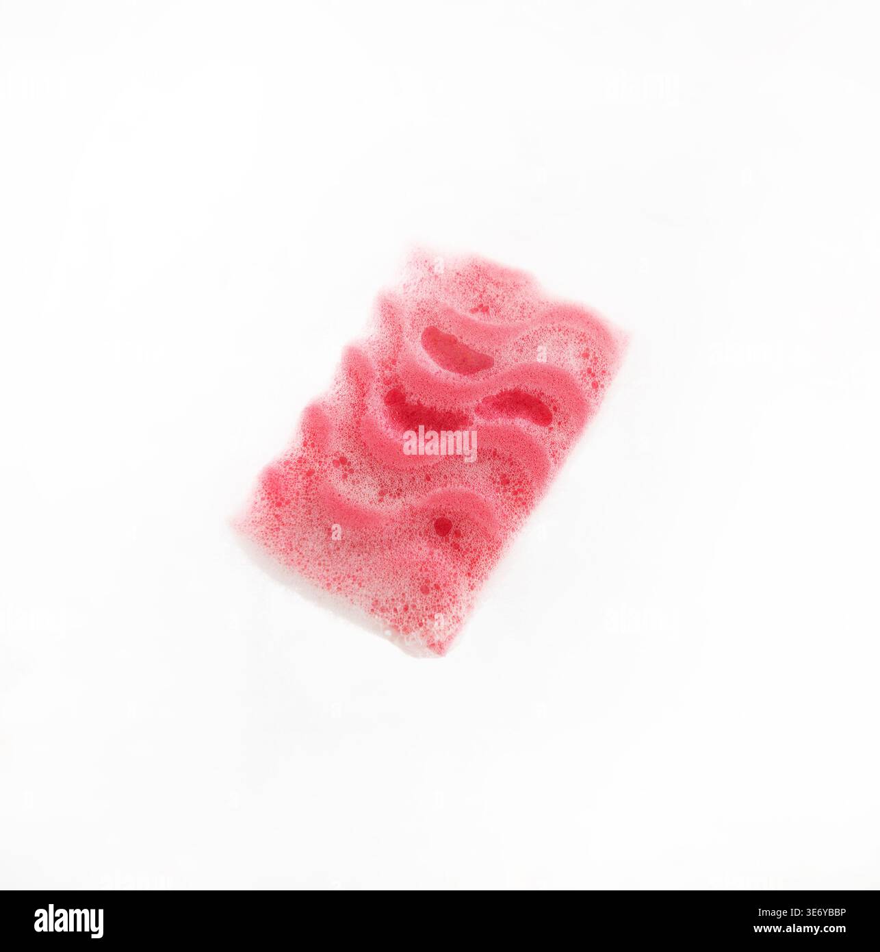 Spugna con sapone sud su vetro isolato Foto Stock