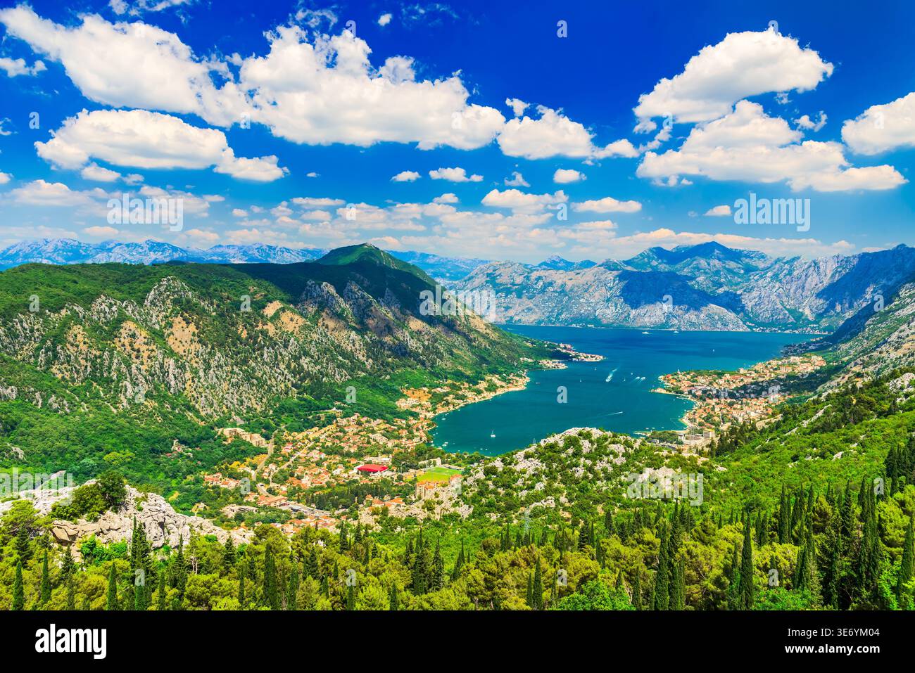 Kotor, Montenegro. Baia di Cattaro è uno dei luoghi più belli del mare Adriatico Foto Stock