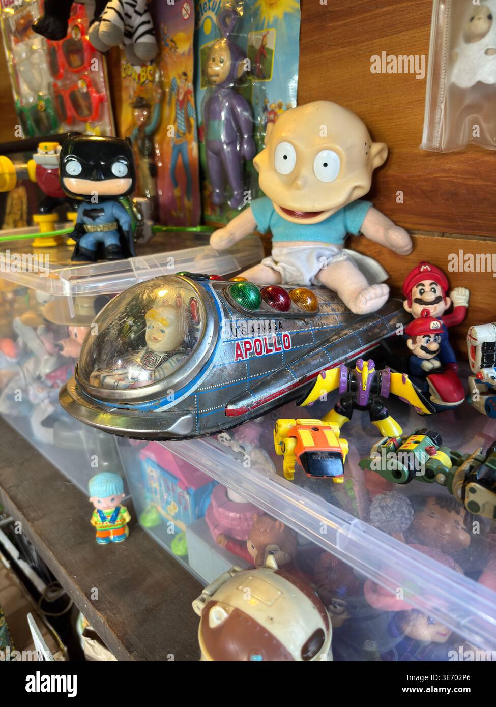 Collezione di action figure e giocattoli antichi in mostra presso la stazione di antiquariato di San Isidro, Buenos Aires. Foto Stock