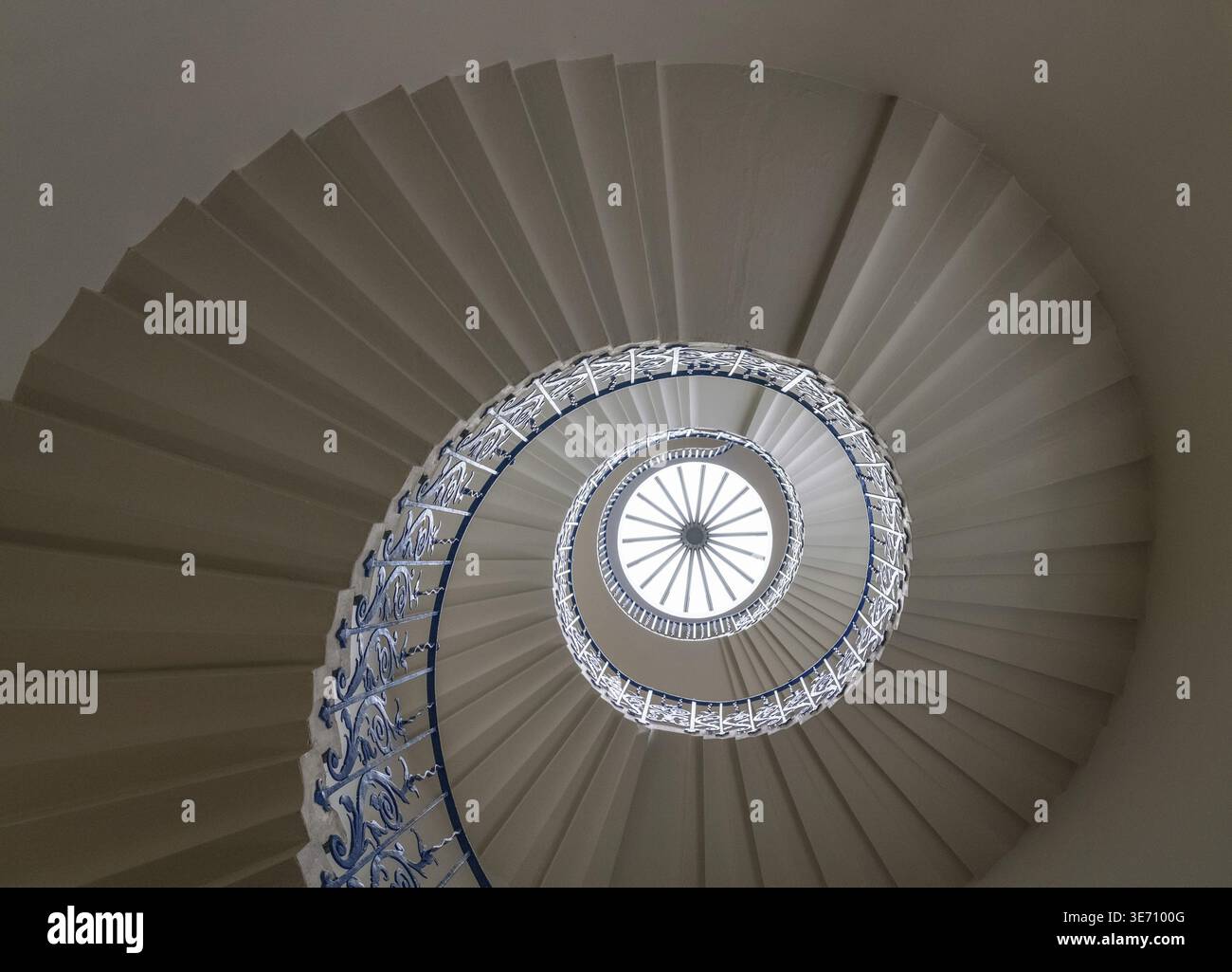 Schema a spirale delle scale in tulipani nel palazzo della Regina a Greenwich, Londra Foto Stock