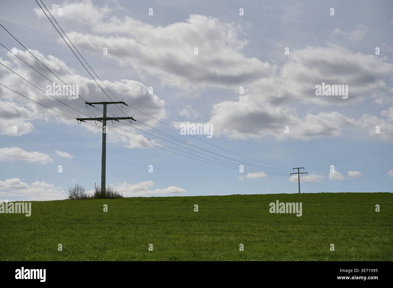 Power pole, cloud, atmosfera cloud, prato, sfondo desktop, immagine di sfondo, palo, roseto, Hohenlohe, Germania Foto Stock
