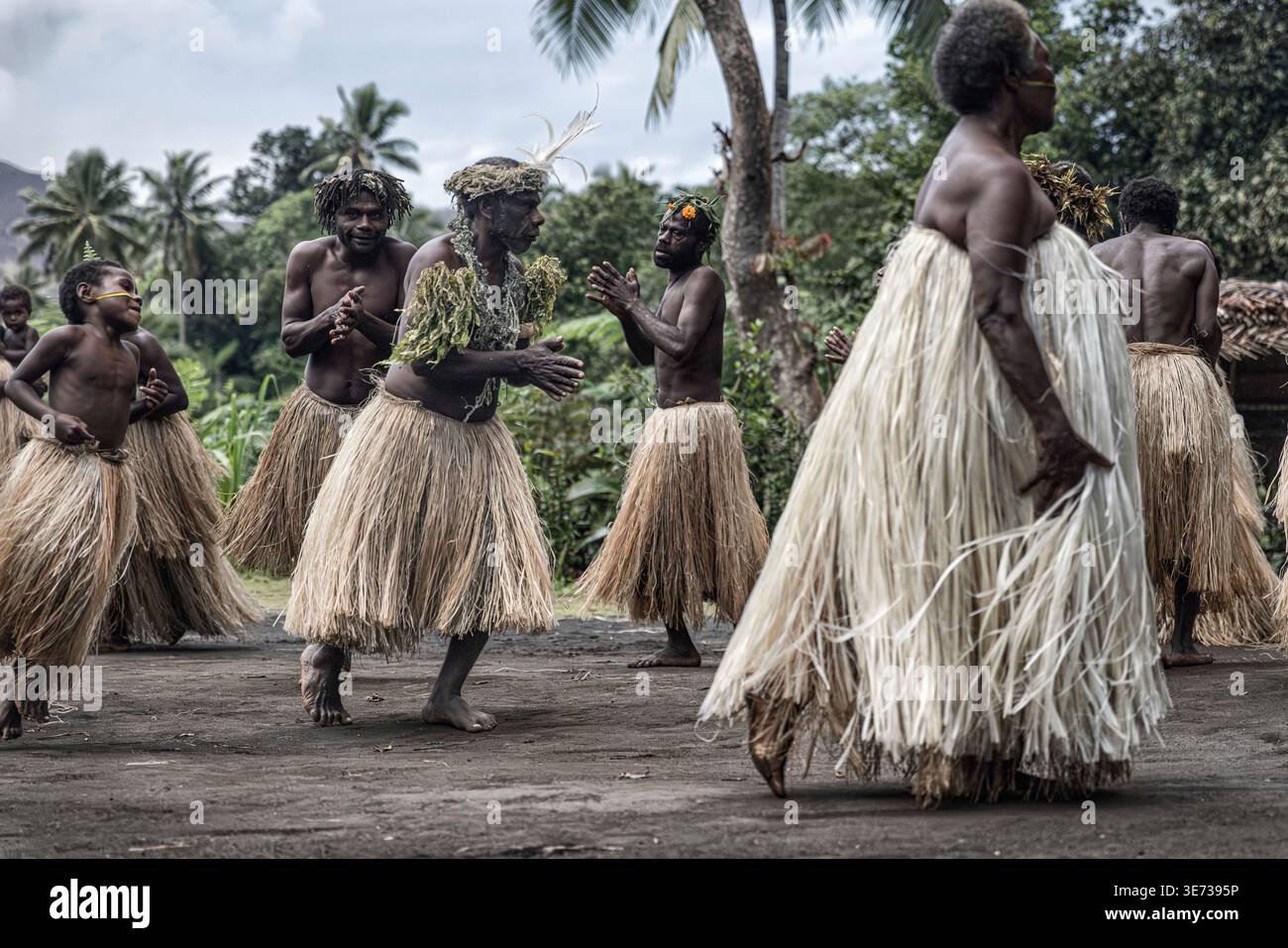 Danza Kastom (spettacolo di danza tradizionale). Imayo, Tanna Island, Vanuatu. Foto Stock