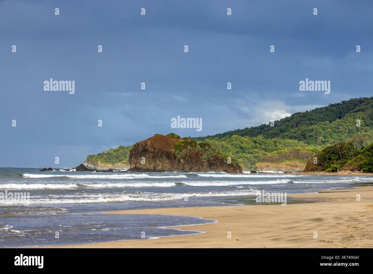 Costa Rica, Guanacaste, Playa grande, onde marine Foto Stock