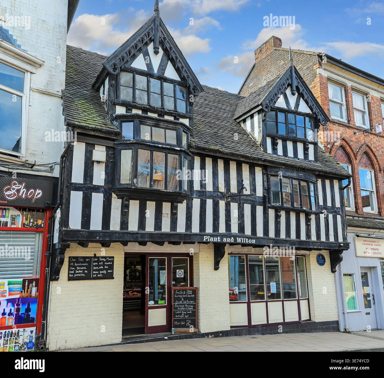 The Plant and Wilton Butchers shop, The former Golden Ball Inn Public House, Newcastle-under-Lyme, Stoke-on-Trent, Staffordshire, Inghilterra, REGNO UNITO Foto Stock
