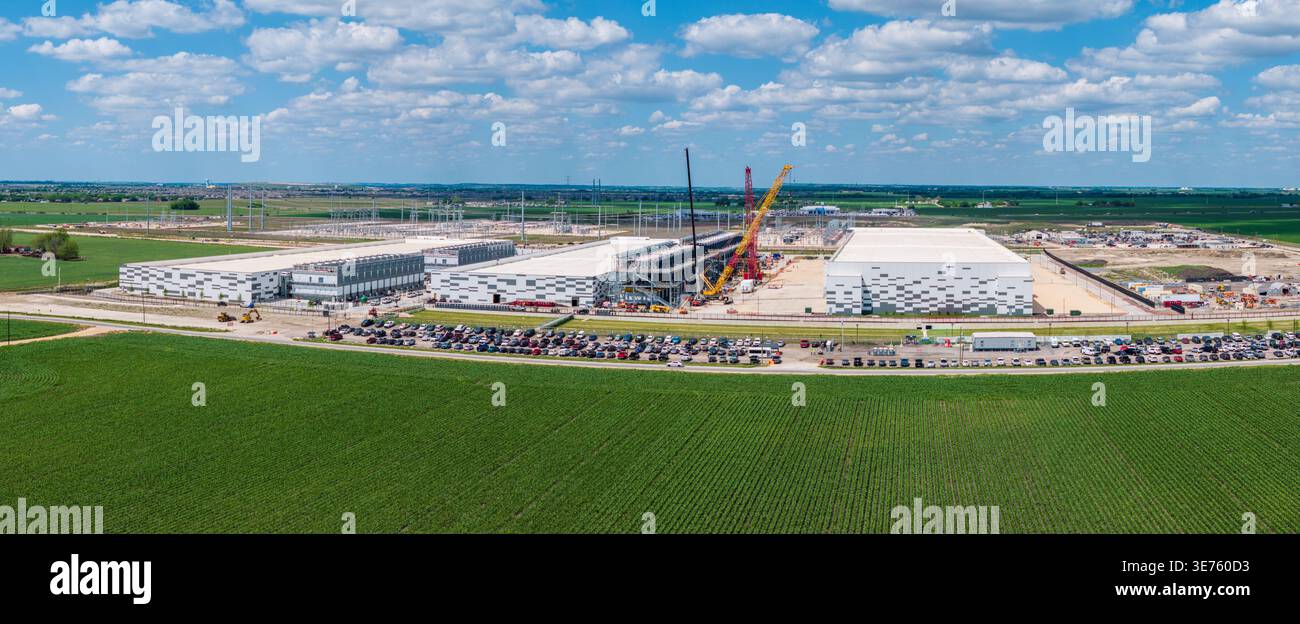 Hutto, Texas - 8 aprile 2026: Vista aerea dello Skybox Power Campus in costruzione per 4 milioni di piedi quadrati e 600 MW di potenza Foto Stock