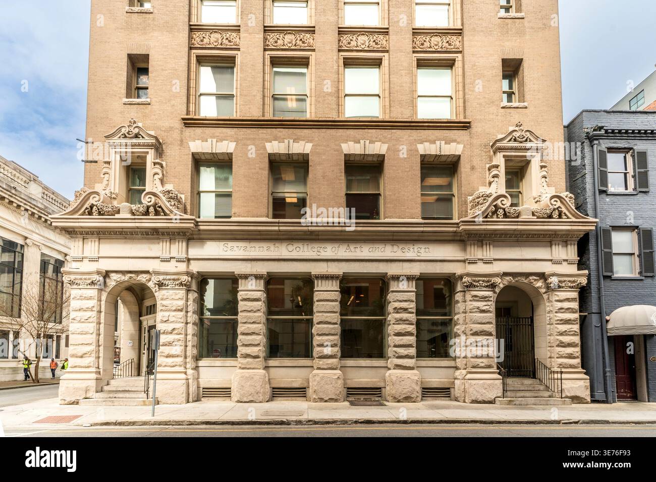 Savannah, GA - US - 25 marzo 2026 Propes Hall al Savannah College of Art and Design fonde architettura storica ornata con moderni spazi accademici Foto Stock