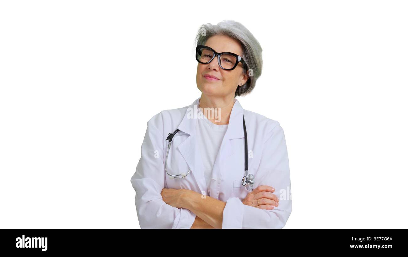 Donna anziana che indossa occhiali e stetoscopio isolato Foto Stock