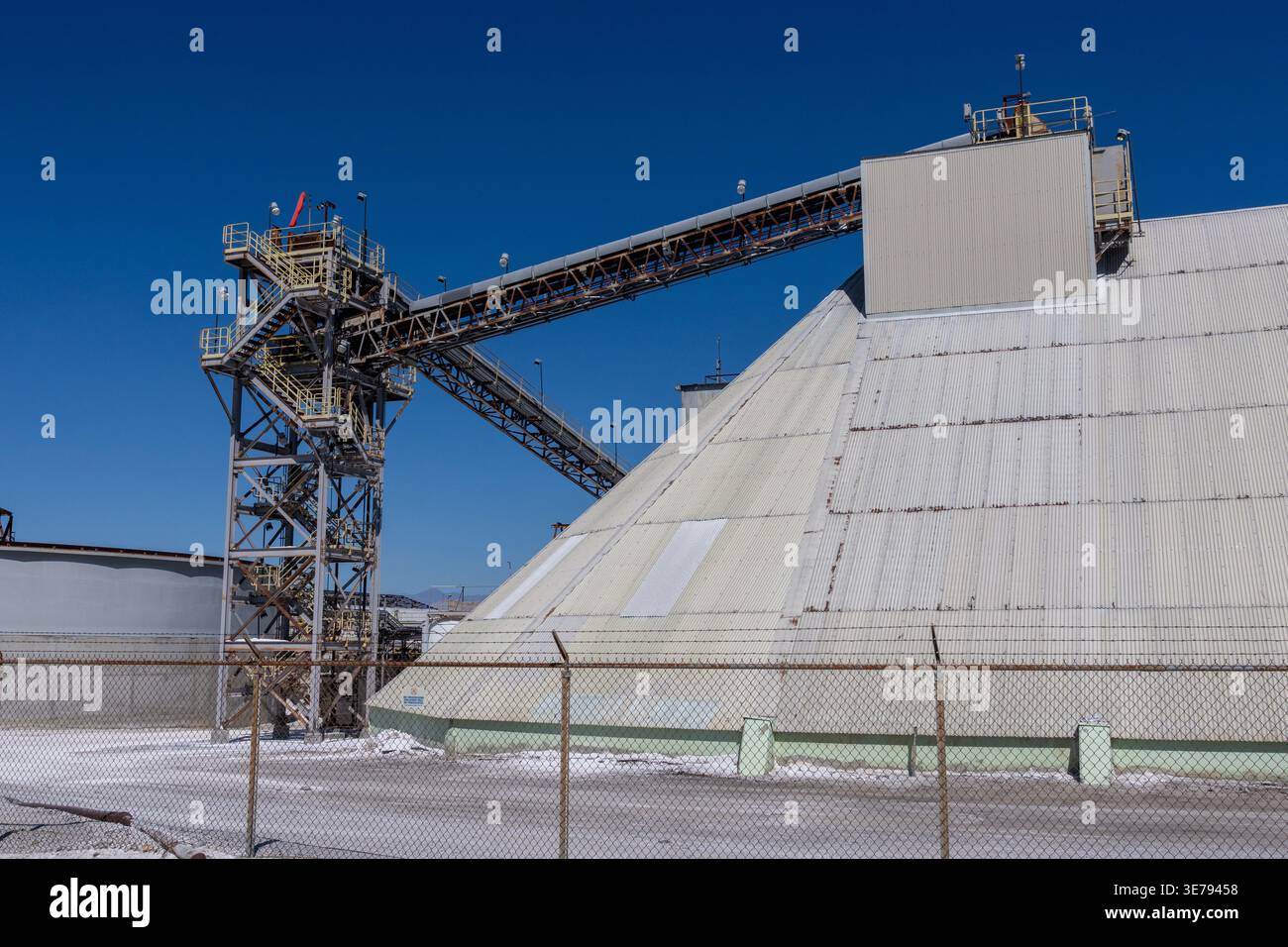 Searles Valley Minerals Westend Facility a Trona, California. La pianta produce borace, cenere sodata, acido borico, torta di sale e sale. Foto Stock