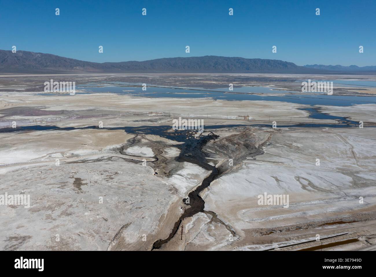 Il lago Searles è un letto di lago asciutto endorheic e fonte di molti minerali. Trona, California. Foto Stock