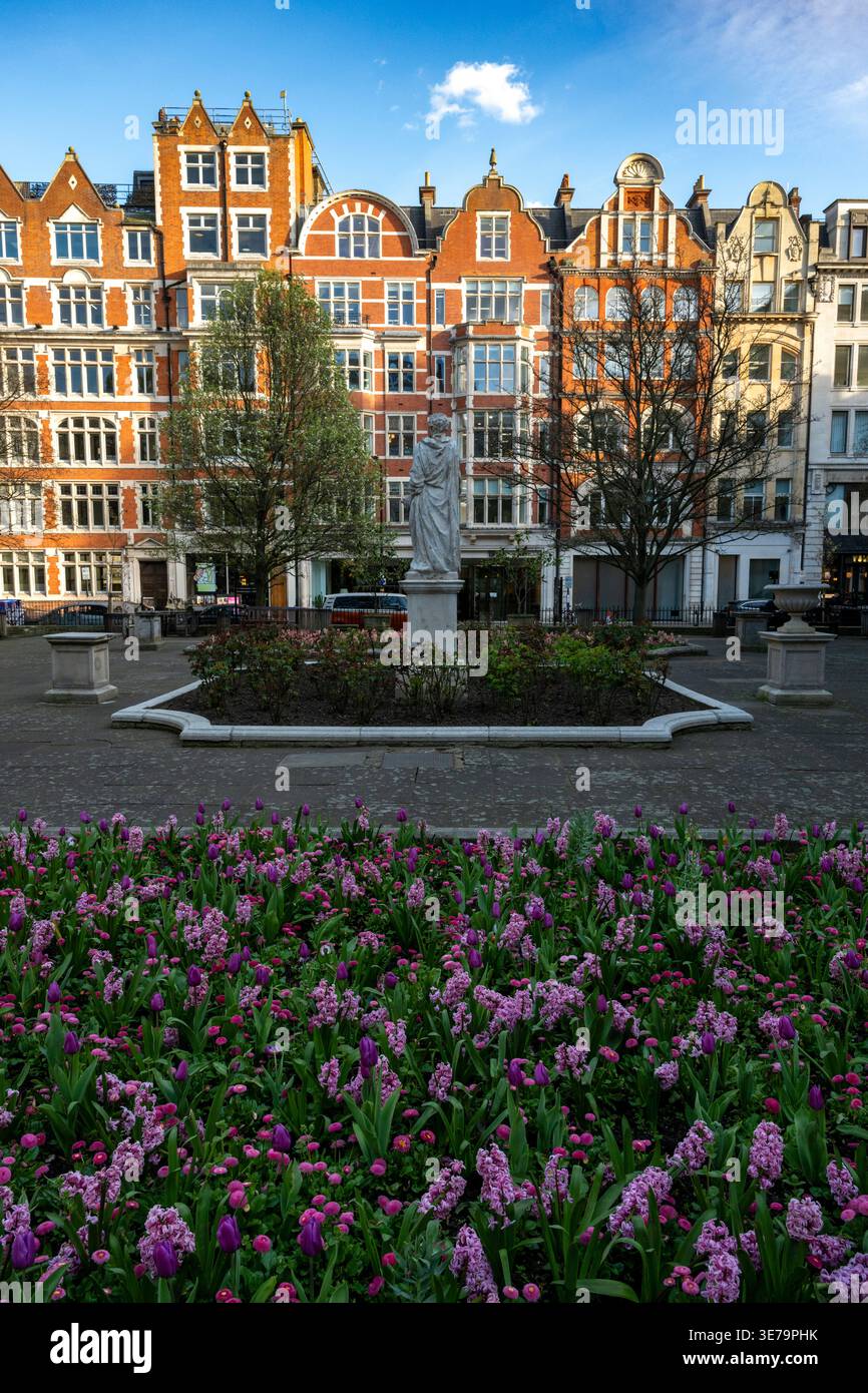 Golden Square nel centro di Soho a Londra Foto Stock