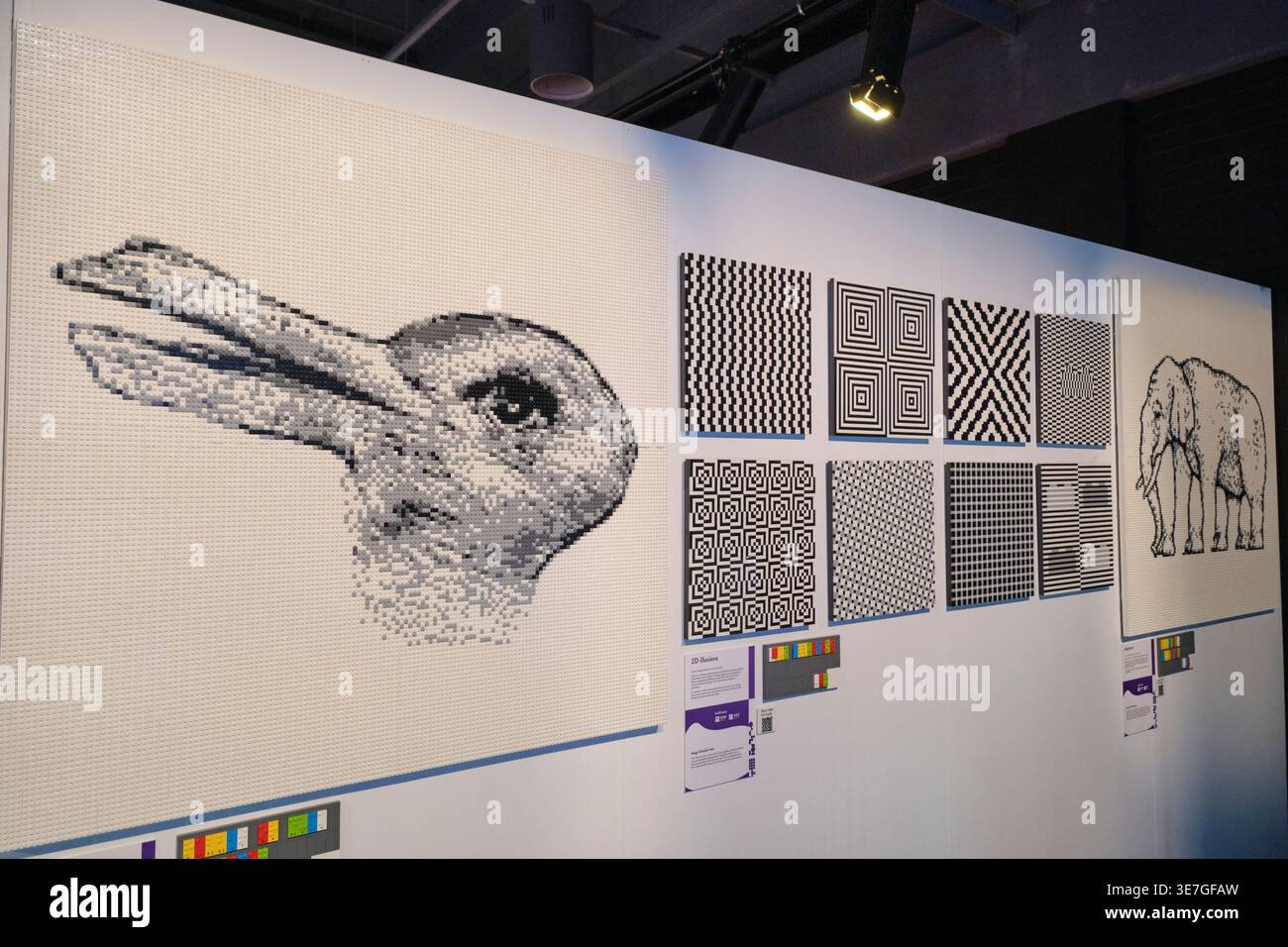 Immagini in bianco e nero LEGO Brick Art of Illusion. Al Questicon Science Museum di Canberra, Australia. Foto Stock