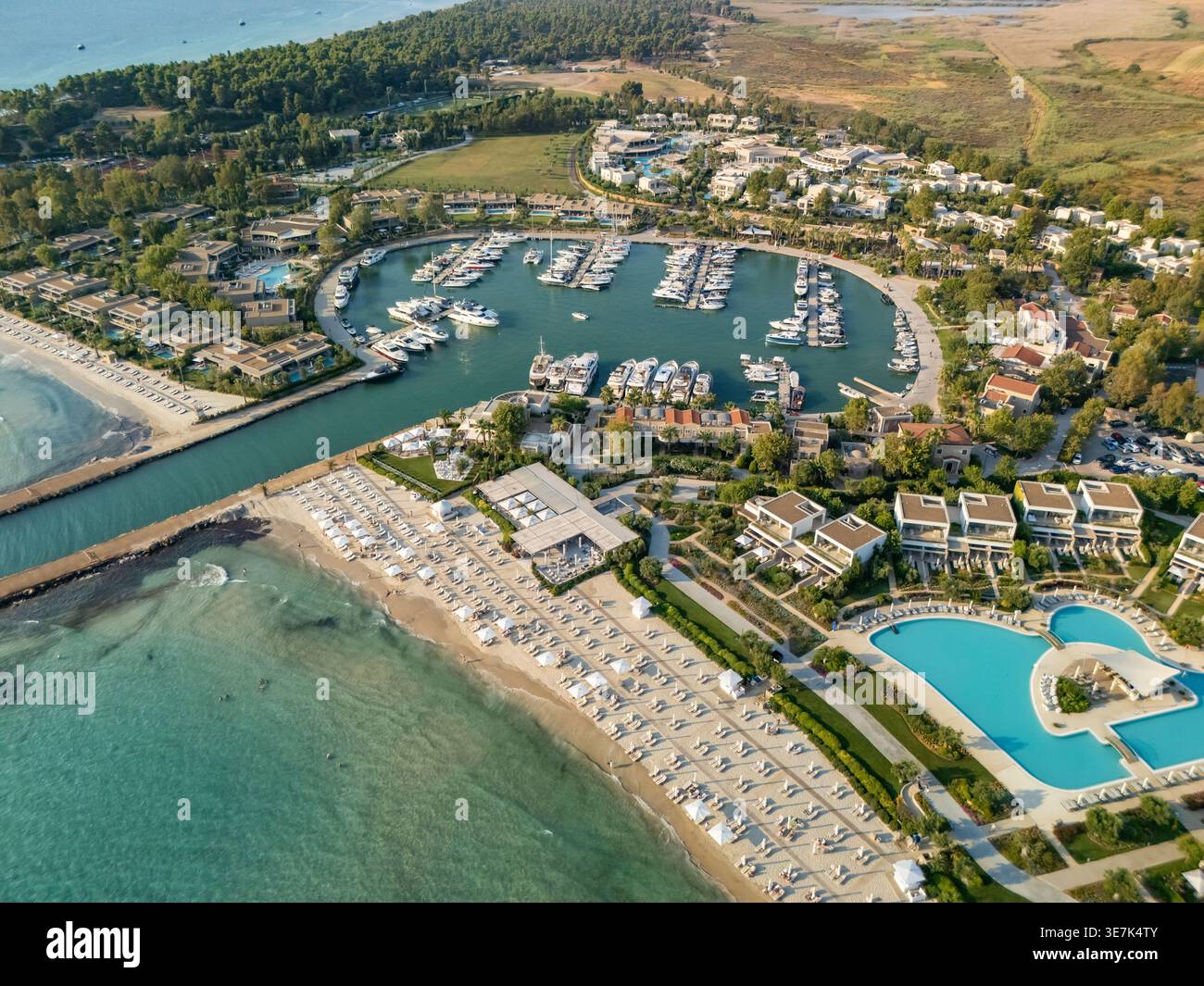 Veduta aerea di sani Resort and Marina, Calcidica, Grecia Foto Stock