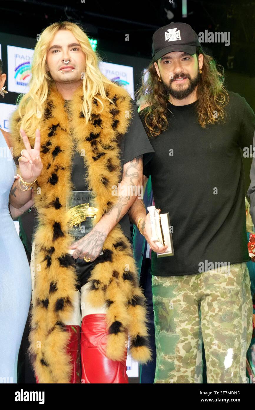 Bill Kaulitz e Tom Kaulitz durante il radio Regenbogen Award 2026 all'Europa-Park il 10 aprile 2026 a Rust, Germania Foto Stock
